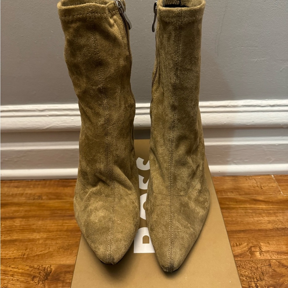 Velvet boots